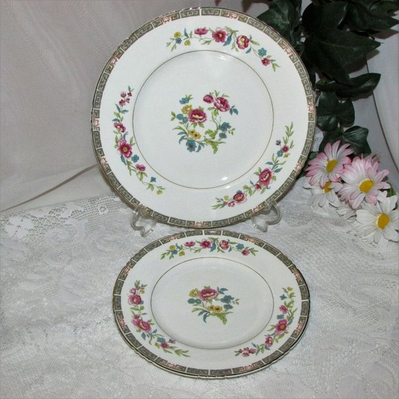 Vintage Dinner & Salad Plates John Maddock England 2 Pcs. Retro Floral  Dishes - Picture 1 of 7